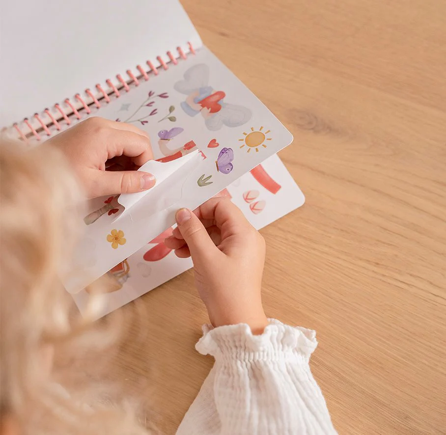 Стикербук Роза и друзья / Dress-up & Sticker Book