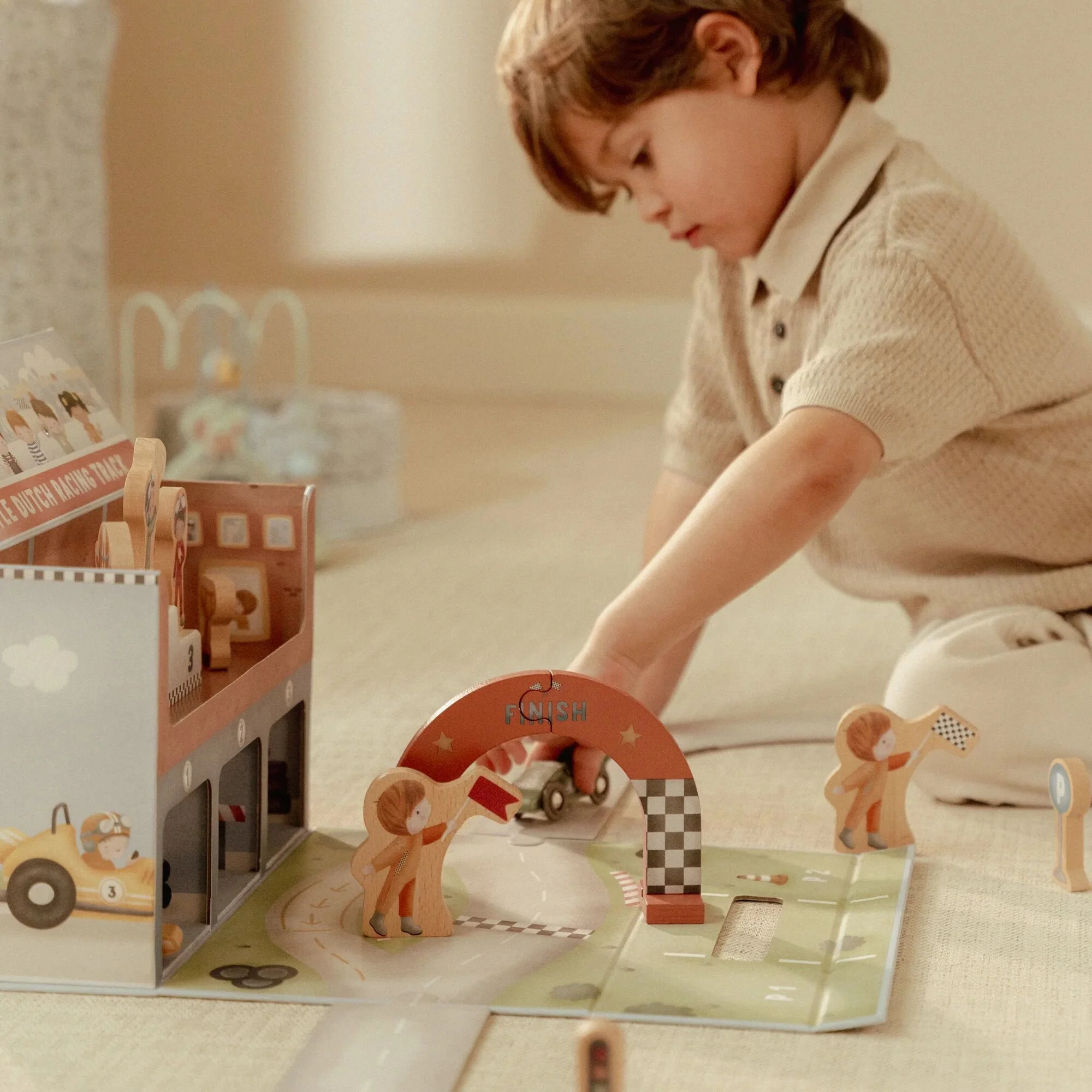 Гоночная трасса в чемоданчике / Wooden Racetrack in Play Case (Essentials)