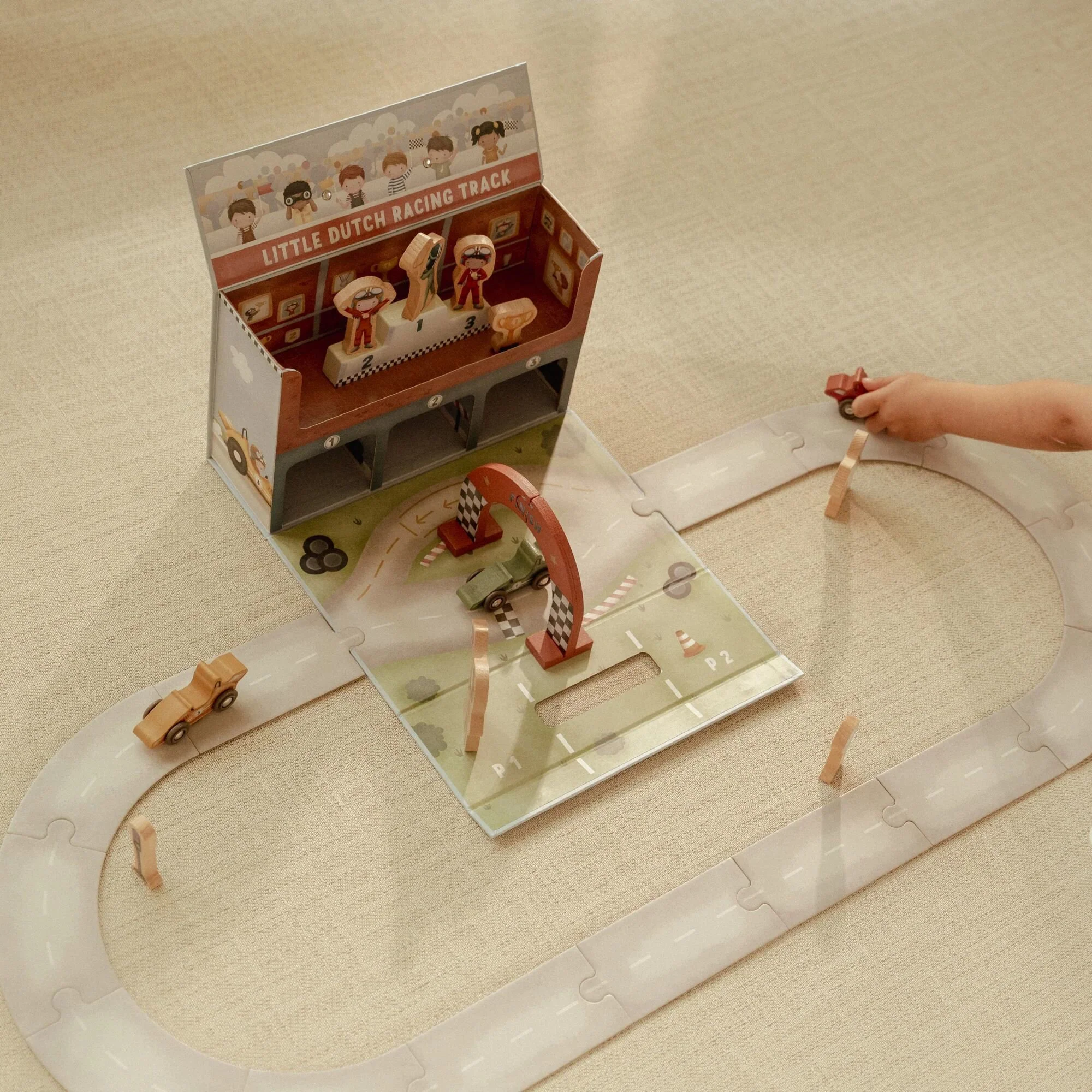Гоночная трасса в чемоданчике / Wooden Racetrack in Play Case (Essentials)