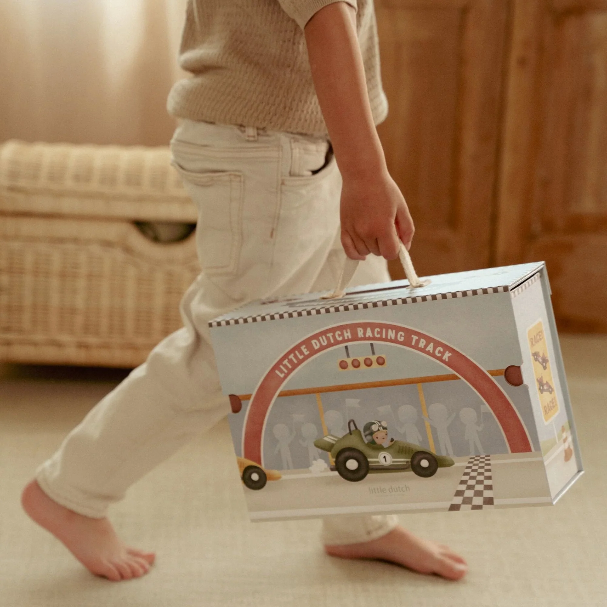 Гоночная трасса в чемоданчике / Wooden Racetrack in Play Case (Essentials)