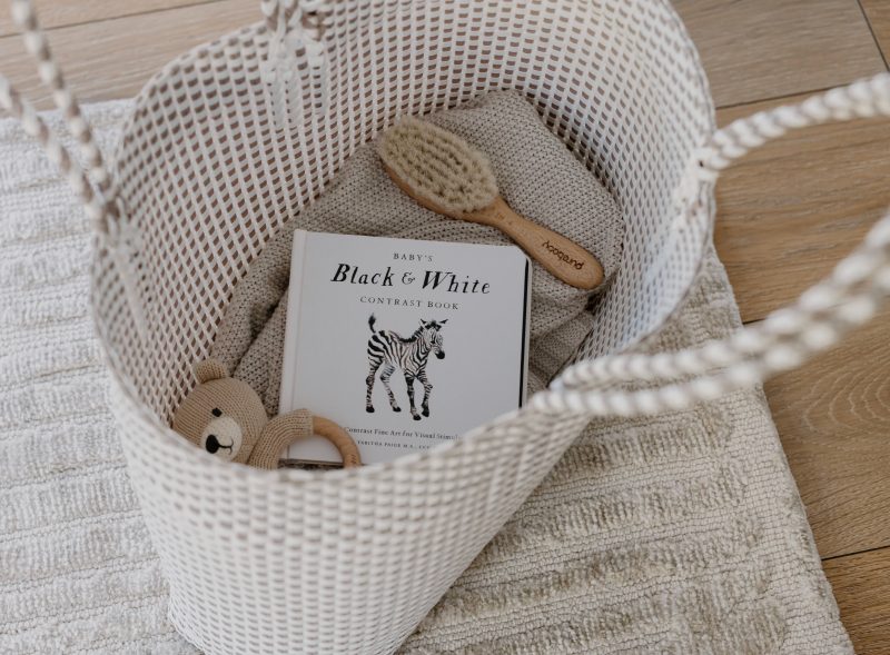 Контрастная книга для малышей / Baby’s Black & White Contrast Book